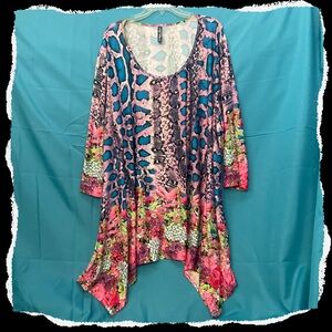 White Mark Mixed Snake Print and Floral Half Sleeve Shark Bite Hem Tunic